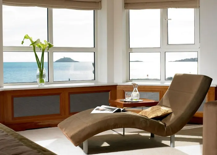 מלון Garryvoe 4*